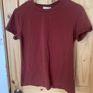 Love Olive Co basic tee. EUC